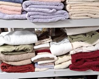 TOWELS & LINENS LOT