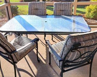 NICE PATIO TABLE & CHAIRS