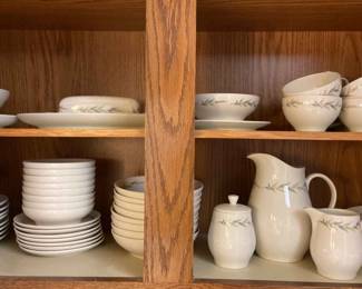 Lynnfield True China Eight Piece Setting