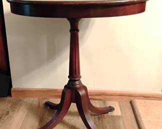 ROUND PED 4 LEG TABLE