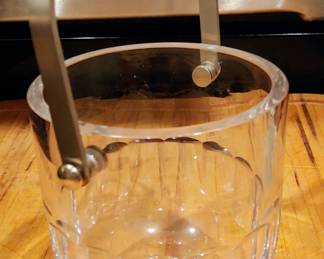 Ice bucket