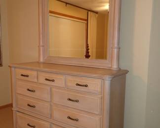 9 DRAWER DRESSER W/MIRROR