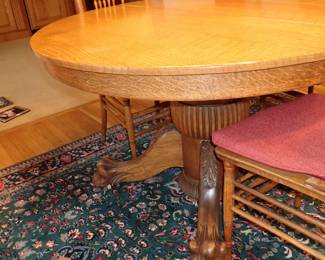 DINING ROOM TABLE OAK WITH CHAIRS