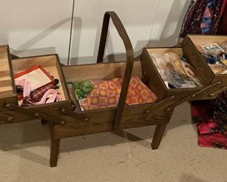 EXPANDING SEWING BOX