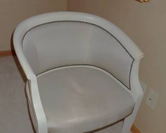 WHITE BARREL SIDE CHAIR