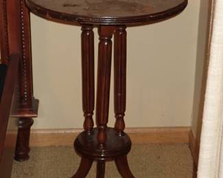 ROUND TRI LEG SIDE TABLE
