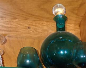 DECANTER AND BRANDY GLASSES