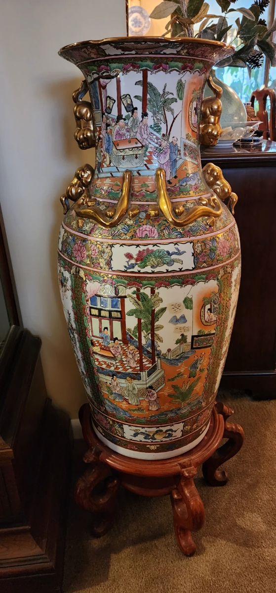 Gorgeous Chinese Vaze marked