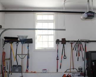 lawn and garden hand tools