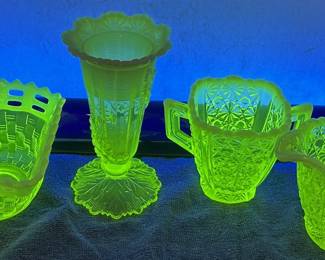 Vasaline (uranium) glass