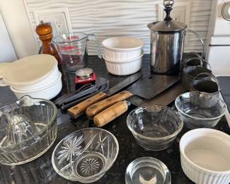 Assorted kitchenwares