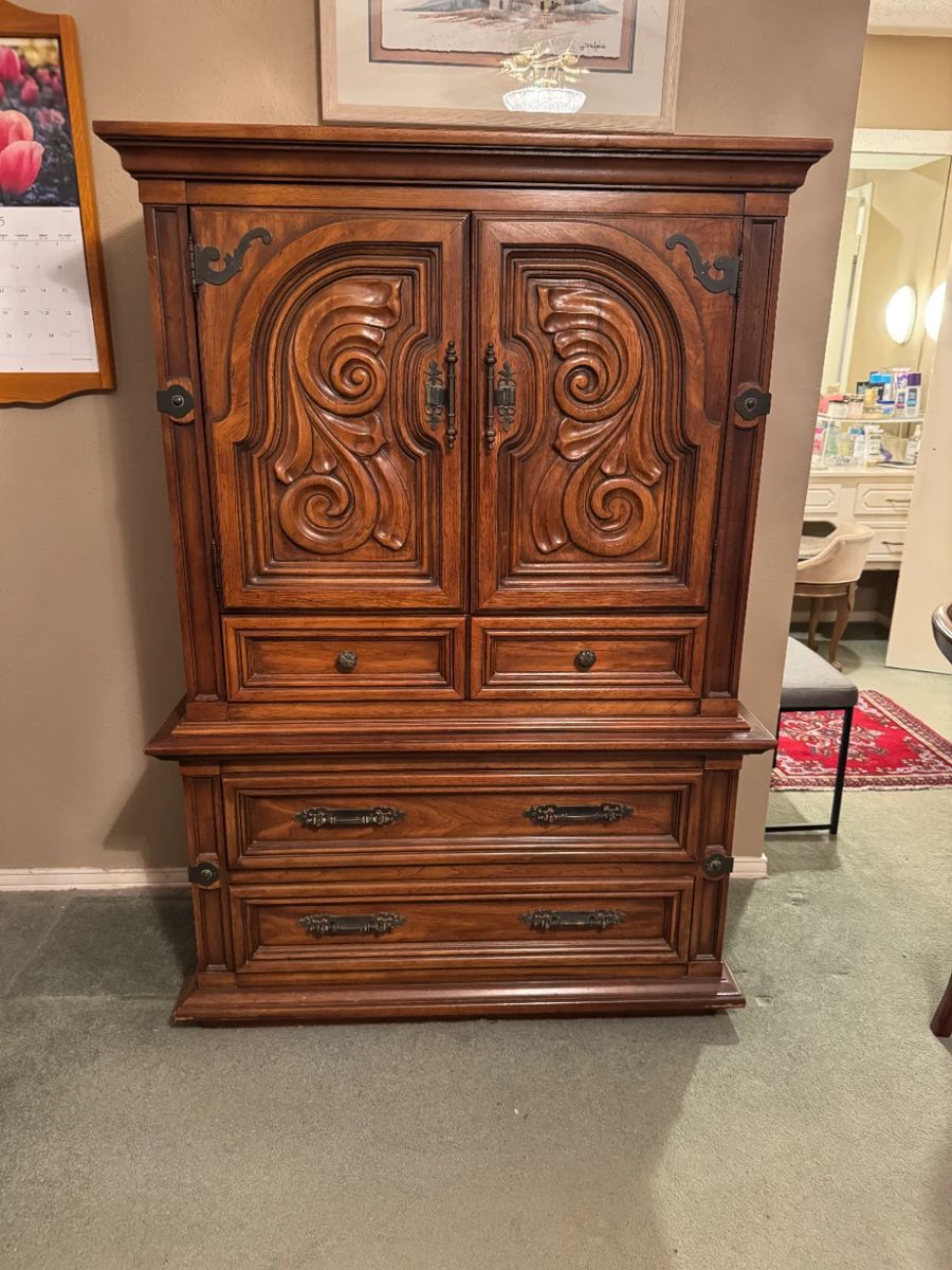 Standing dresser