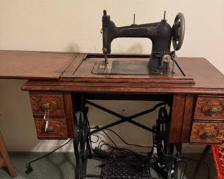 1920 Singer Sewing Machine