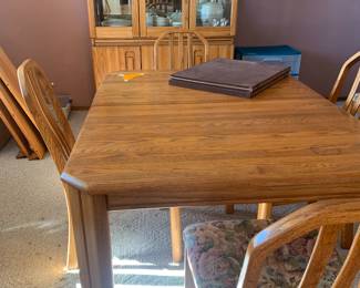 Oak Table 6 Chairs w/ 3 Leaves/pads