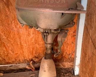 Vintage out board motor (not running)