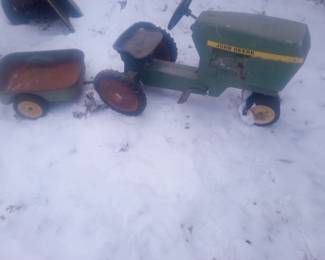 John Deere Pedal Tractor w/John Deere Trailer