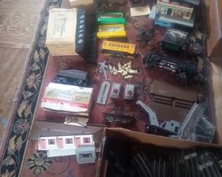 Lionel & Marx O Gauge - Locomotive - Trolley - Buildings and other accessories