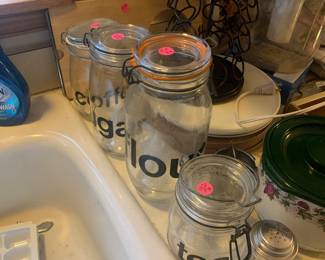 Lots of kitchen stuff