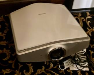 Sony VPL-VW100/P LCD Projector. Working!
