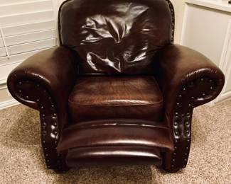 Large Leather Recliner. Top Condition!