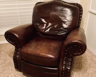 Large Leather Recliner. Top Condition!