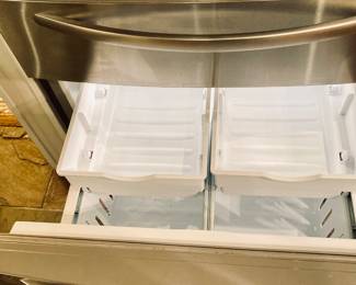 Kitchen Aid Stainless Refrigerator/Freezer. Top Condition!