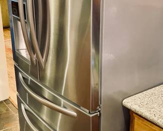 Kitchen Aid Stainless Refrigerator/Freezer. Top Condition!