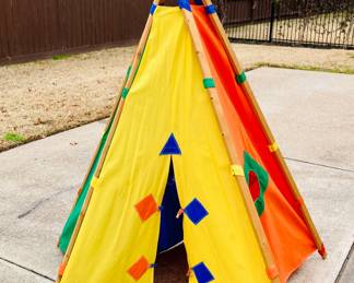 Large Kids Play Tent/Teepee/Playhouse.
