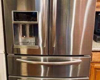 Kitchen Aid Stainless Refrigerator/Freezer. Top Condition!