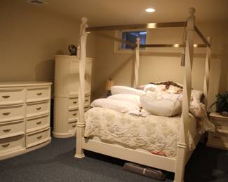 Century Queen bedroom set