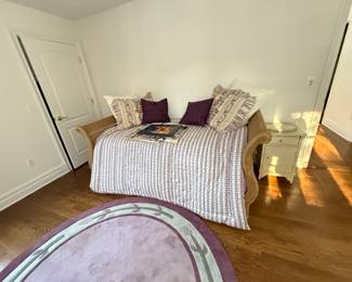 Natural wicker day bed