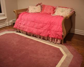 Natural wicker day bed