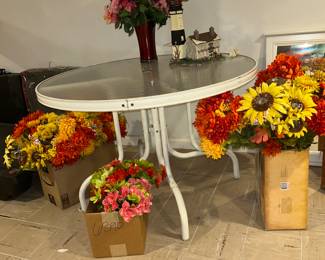 Outdoor table/Artificial flowers