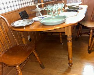 Antique table with 3 leaves