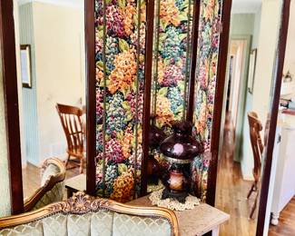 Lovely room divider