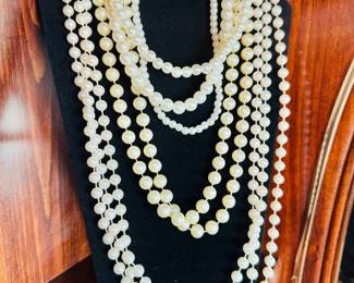 So much Jewlery 