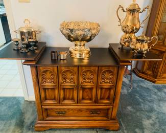 vintage bar--top opens and closes