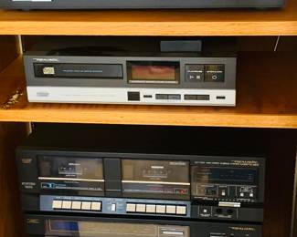 Realistic stereo system that includes turntable