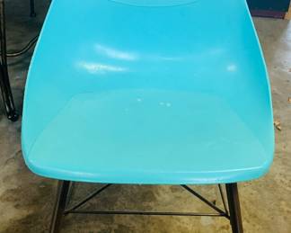 Authentic MCM Sam Avedon “Aladdin”  molded plastic chair. 