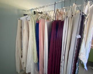 Runners, Tablecloths and blankets 