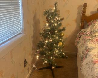 Small flocked Christmas tree w lights 