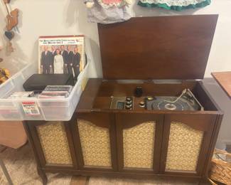 Vintage record player. Does not work