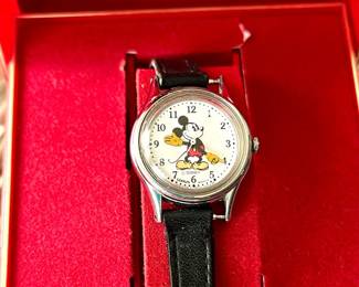 VTG LORUS WALT DISNEY MOVING MICKEY MOUSE HANDS LEATHER WRISTWATCH FACE 