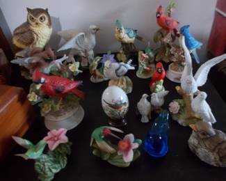 Lots of bird figurines Lefton and other