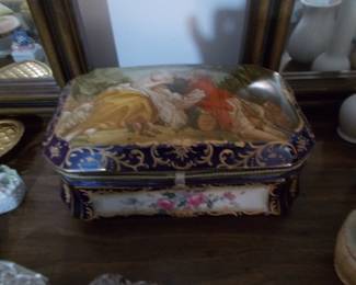 Lovely dresser box