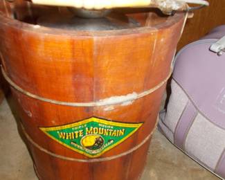 White Mountain complete ice cream freezer