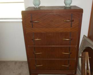 Antique chest of drawers