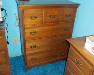 Maple chest of drawers