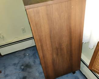 Boling dresser side