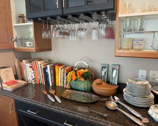 COOKBOOKS, GLASSWARE AND KITCHENWARE